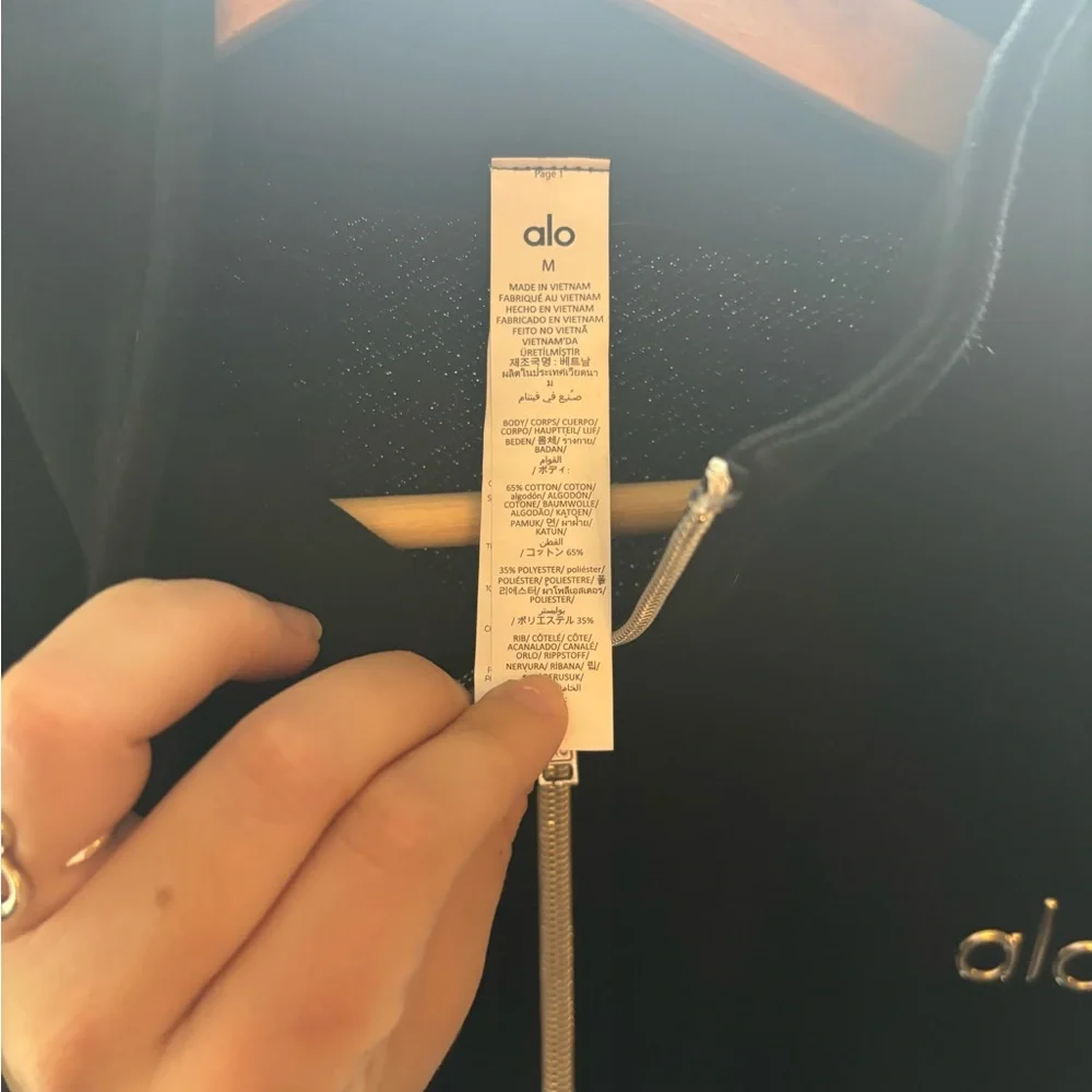 ALO Yoga Black Accolade 1/4 Zip Pullover - Picture 3 of 4